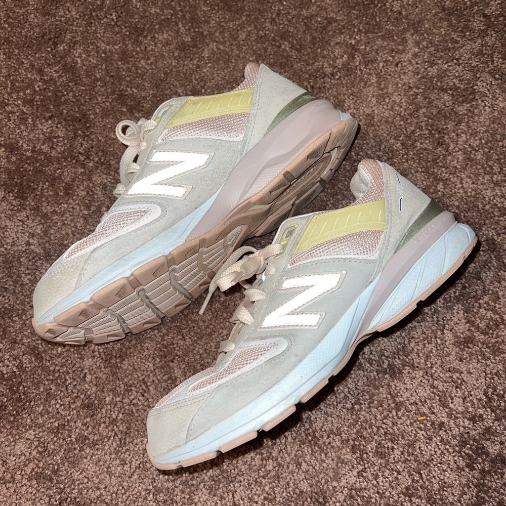 Pink New Balance 990v5
